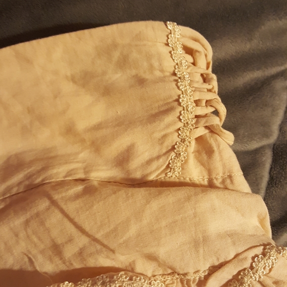 Very Nice Lace Front Minni Skirt - Picture 8 of 8